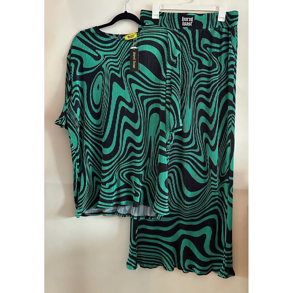 Burnt Toast / Emy Ave - Neptune Swirl Plisse 2pc. Skirt Set M/L NWT